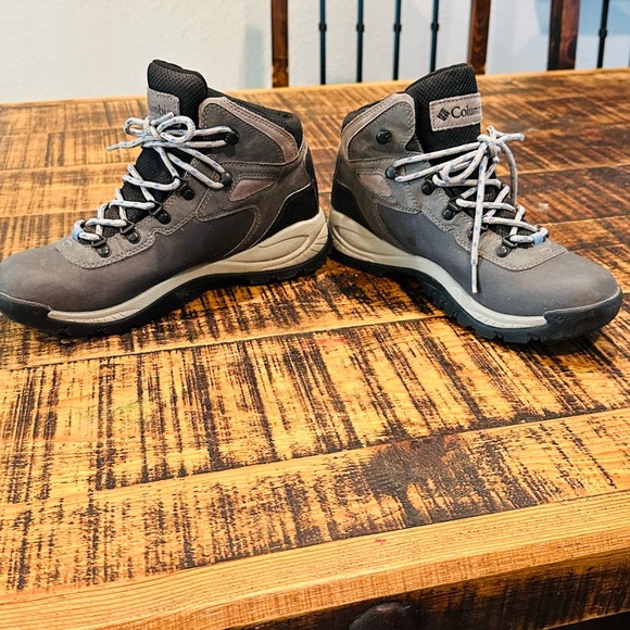 Women’s Newton Ridge Plus Waterproof Hiking Boot - Picture 8 of 11